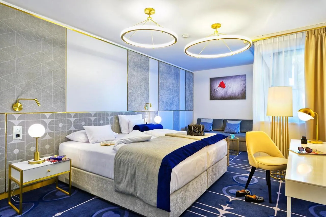 Hotel Ferreus Modern Art Deco Cracovia 5*,